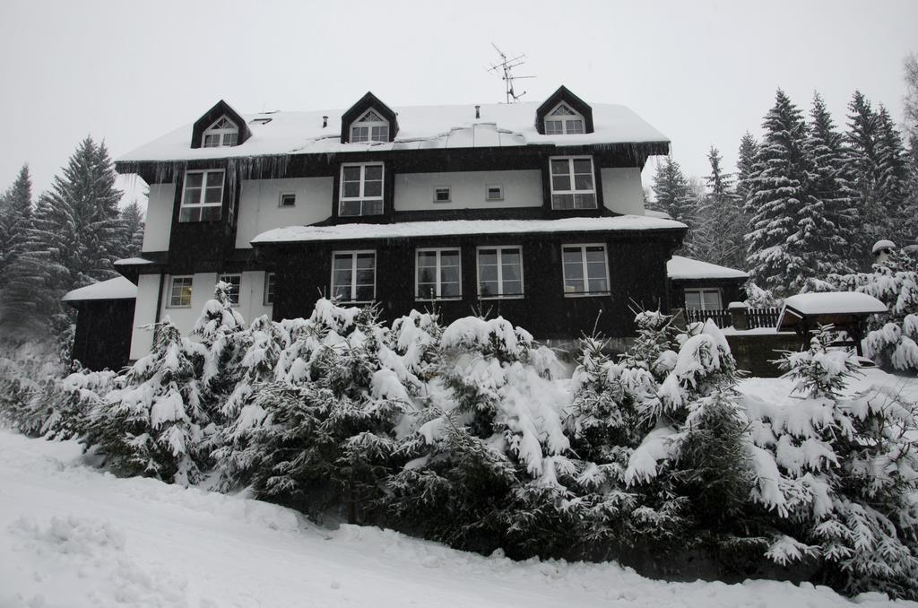 Hotel Konsel Ricky (Hradec Kralove) Exterior foto