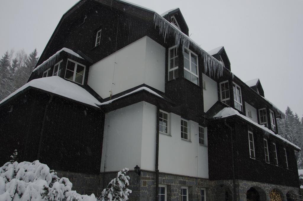 Hotel Konsel Ricky (Hradec Kralove) Exterior foto