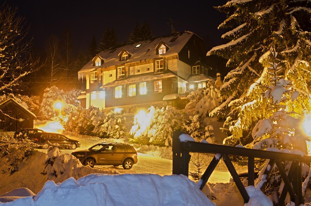Hotel Konsel Ricky (Hradec Kralove) Exterior foto
